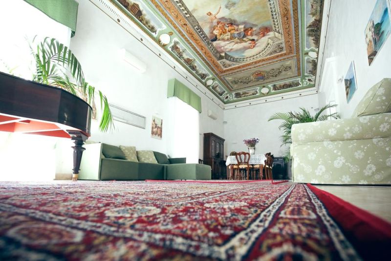 Located in a historical building in Naples, Hotel NapoliMia offers a shared lounge.