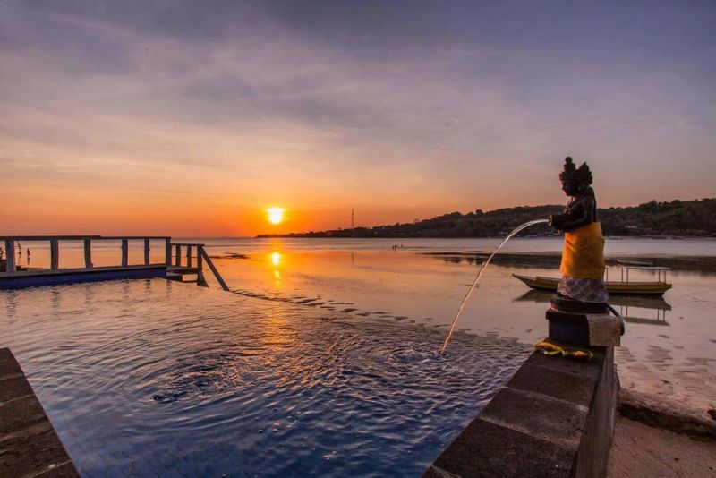 D'Pasih Ceningan, a property with a terrace, is located in Nusa Lembongan, a 19-minute walk from Blue Lagoon, 3.7 km from Mushroom Bay, as well as 4 km from Devil's Tear.