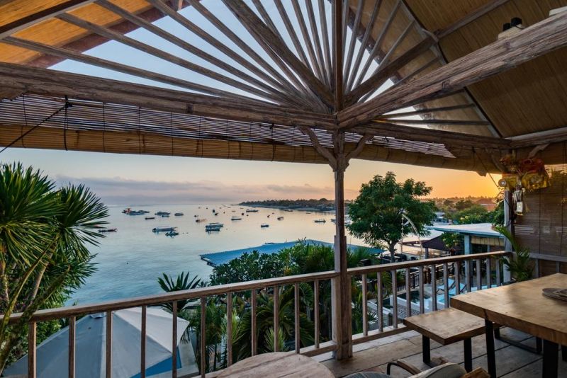 Villa Aman is located in Nusa Lembongan. It features an outdoor swimming pool, a terrace, sea views and free WiFi throughout the property.